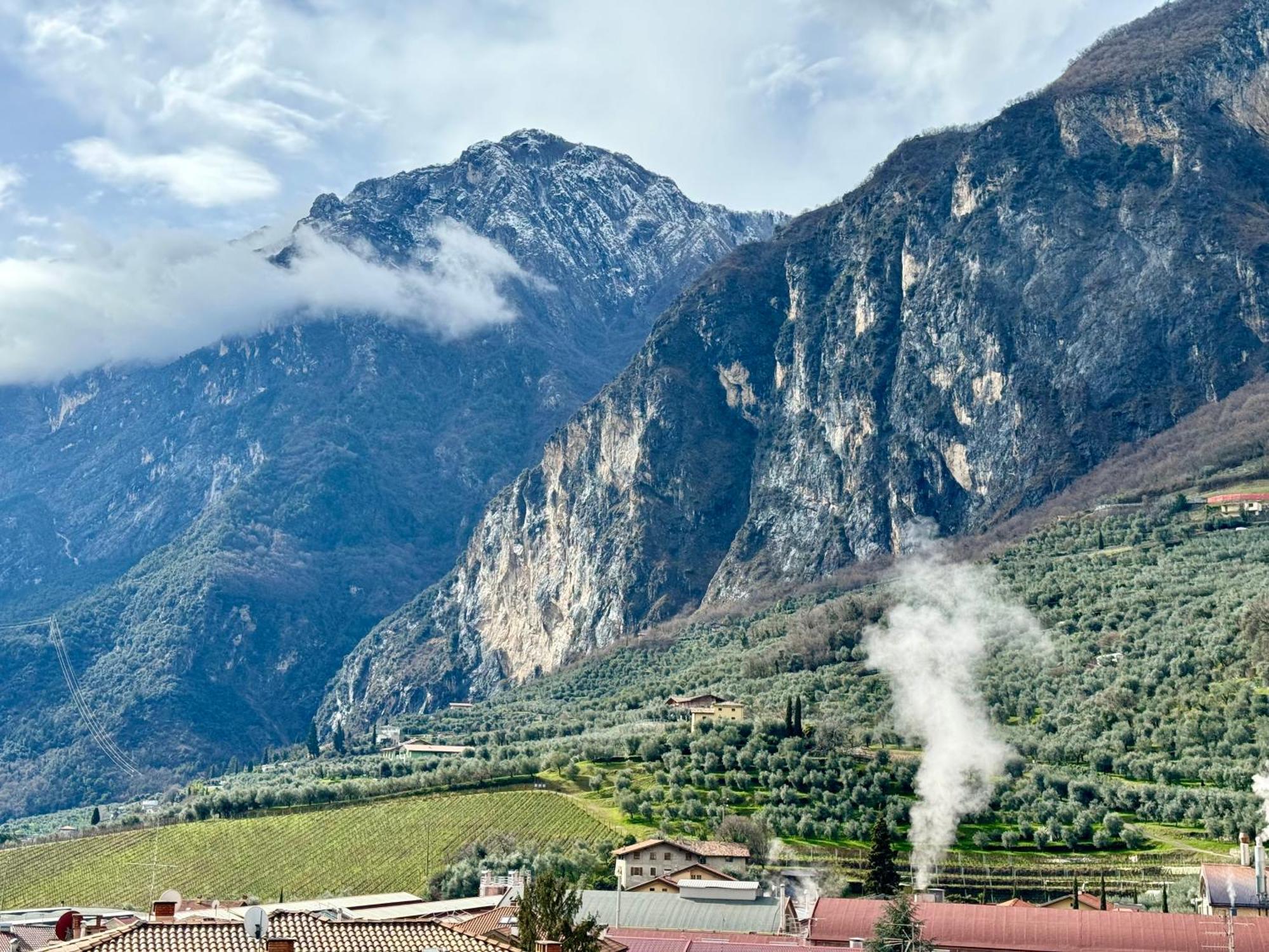 Waterfall & Pool Riva del Garda Ngoại thất bức ảnh